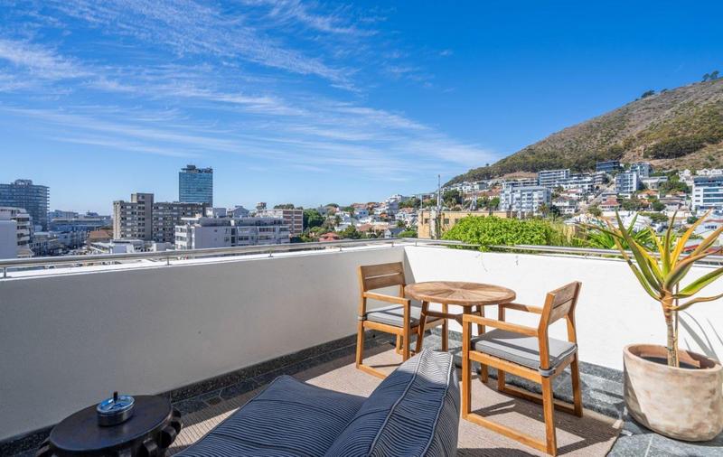 2 Bedroom Property for Sale in Sea Point Western Cape